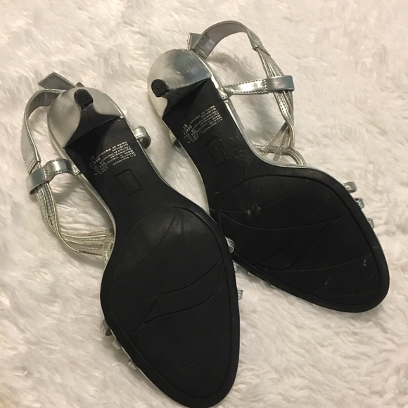 Silver Heels - Picture 6 of 8